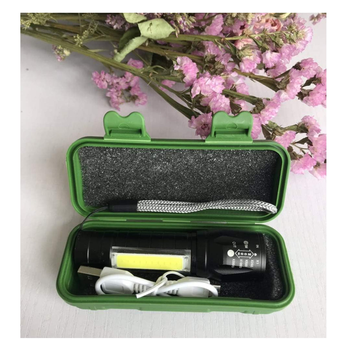 Mini Linterna y estuche Recargable zoom