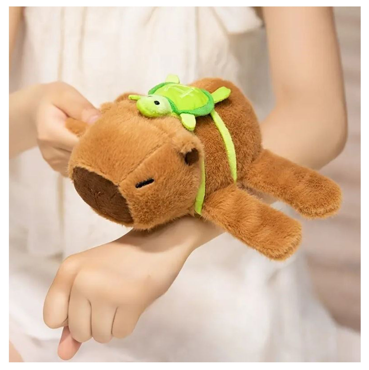 Pulsera Capibara Mochila Colita